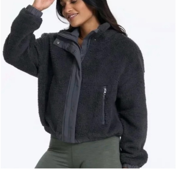 EUC Vuori Cozy Sherpa Jacket Black- Gray Medium Women's Full Zip Warm Fuzzy - Picture 1 of 9